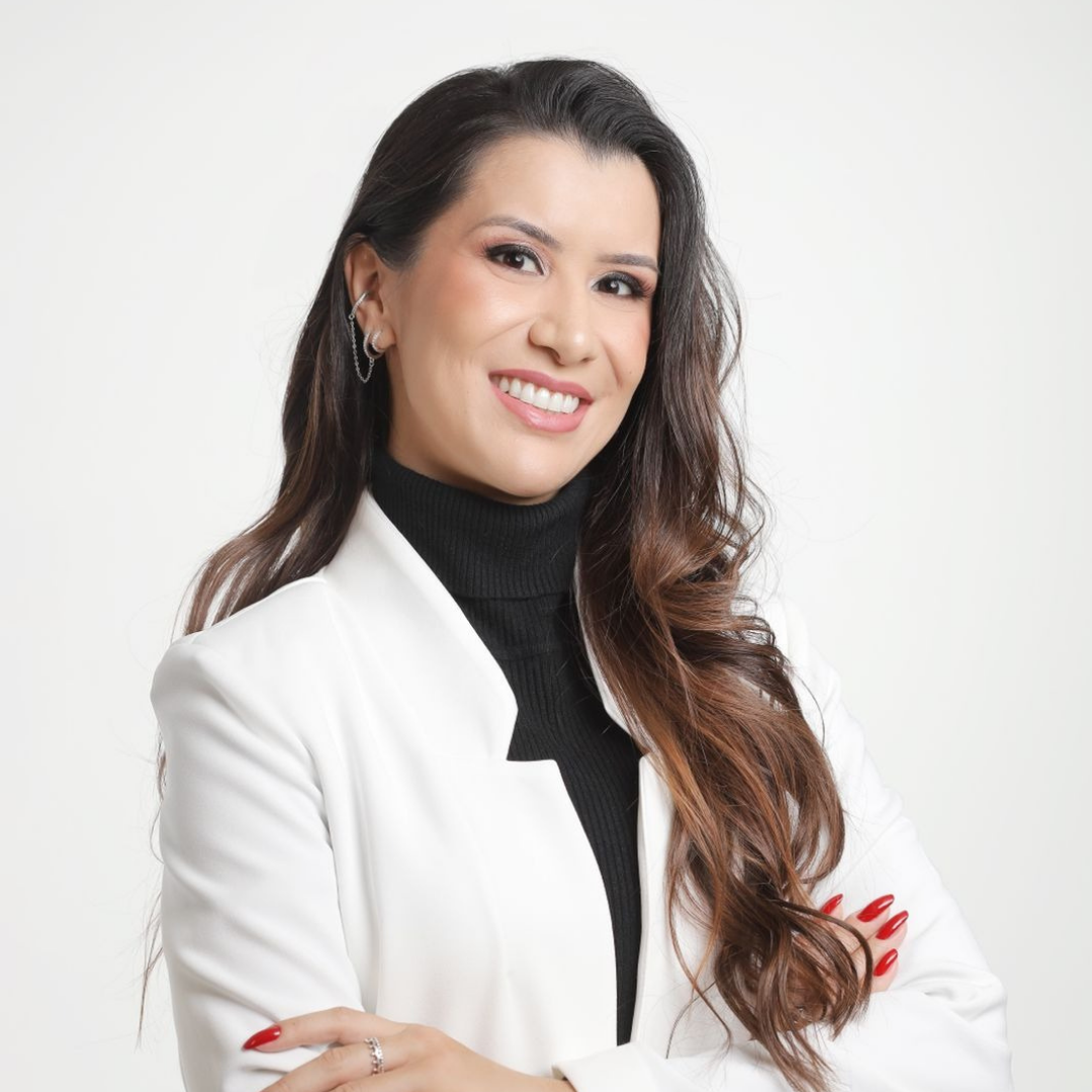 Profa. Esp. Dayane Araújo Luzia